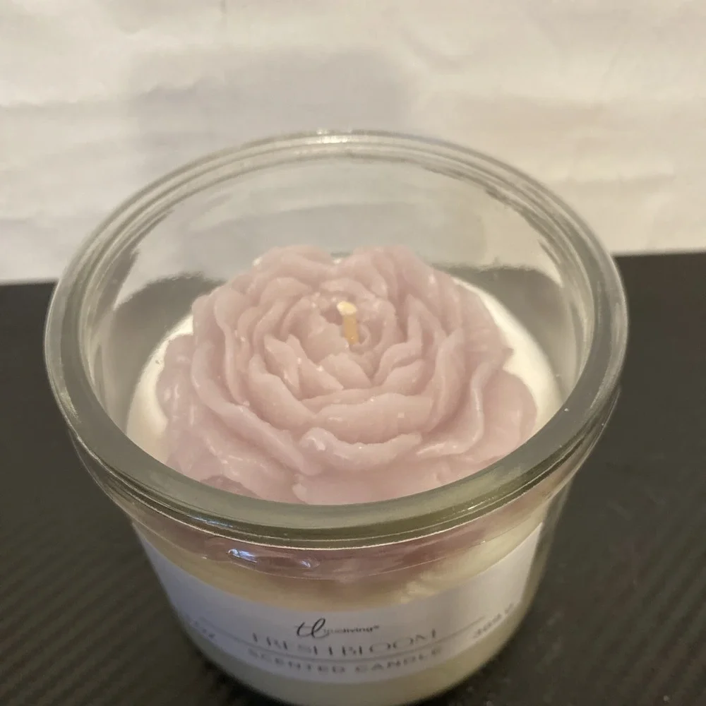 true living Sweet Rose and Amber 13 oz scented‎ candle